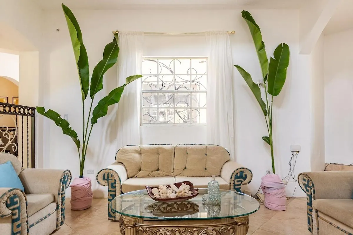 Seaside Villa Retreat -7Br, Private Spa And Vip Beach Club Runaway Bay 0*,