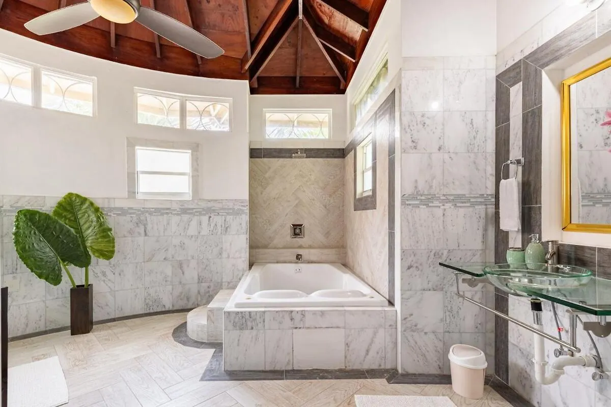 Seaside Villa Retreat -7Br, Private Spa And Vip Beach Club Runaway Bay Jamaica