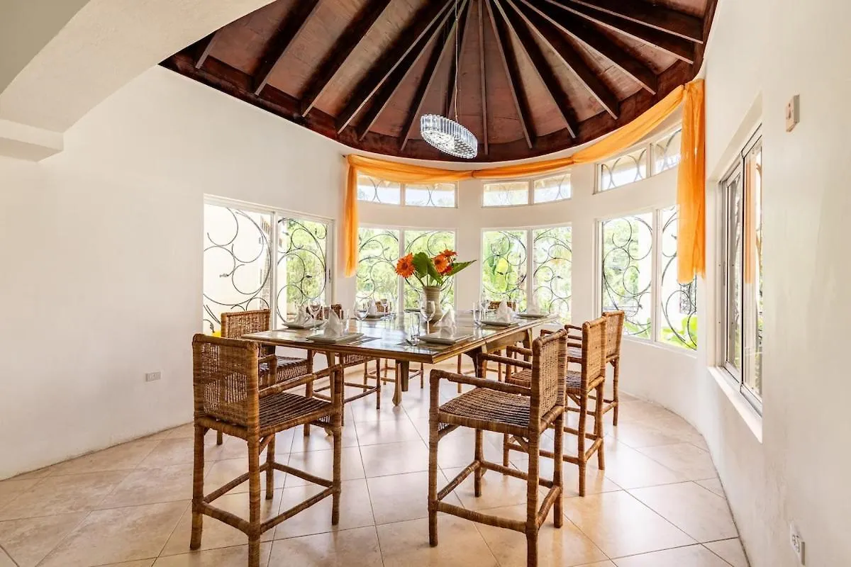 Seaside Villa Retreat -7Br, Private Spa And Vip Beach Club Runaway Bay Jamaica