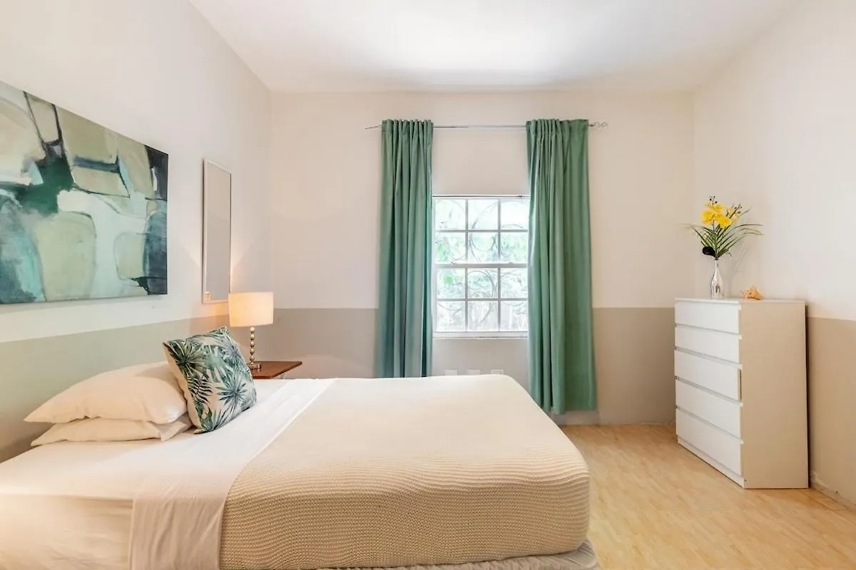 Seaside Villa Retreat -7Br, Private Spa And Vip Beach Club Runaway Bay 0*,