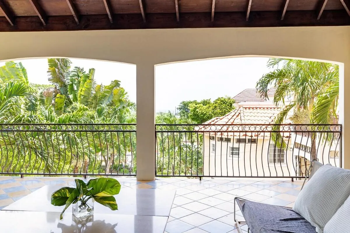 Seaside Villa Retreat -7Br, Private Spa And Vip Beach Club Runaway Bay